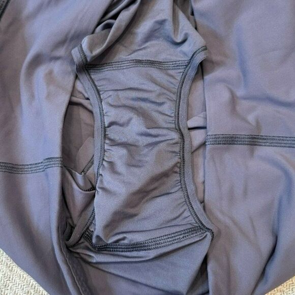 Lululemon Cinch and Stretch Shorts Size 8 Gray Lined 2.5" Inseam Rare - Picture 4 of 8